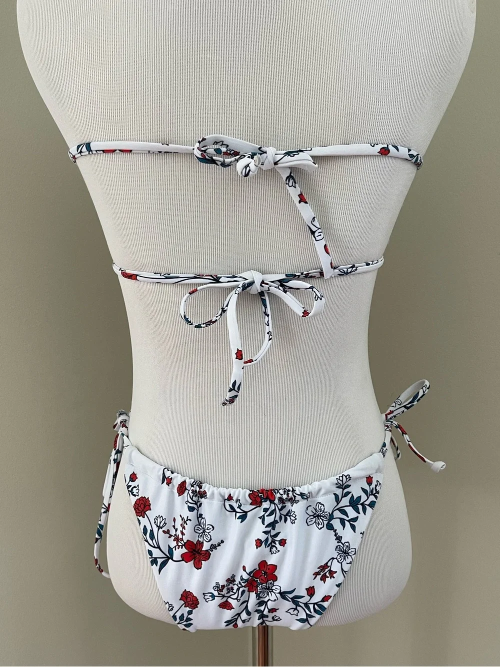 Zaful White Floral Bandeau Bikini with Red & Navy Accents Women’s S - US 4 EU 36